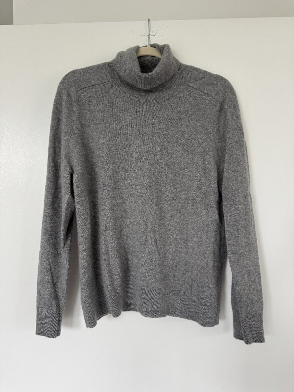 Quince Mongolian Cashmere Turtleneck Sweater in Heather Grey